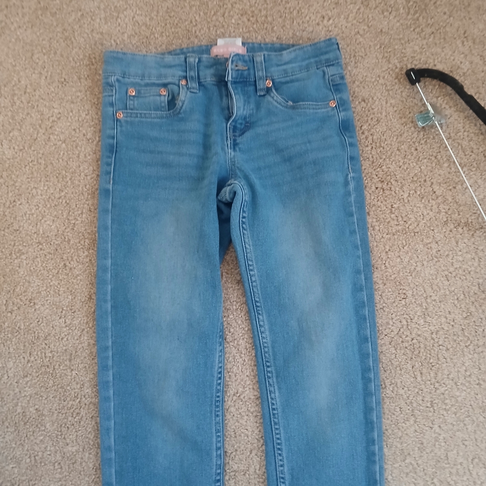 BCBG girls’ blue denim jeans in excellent condition.
Classic Skinny